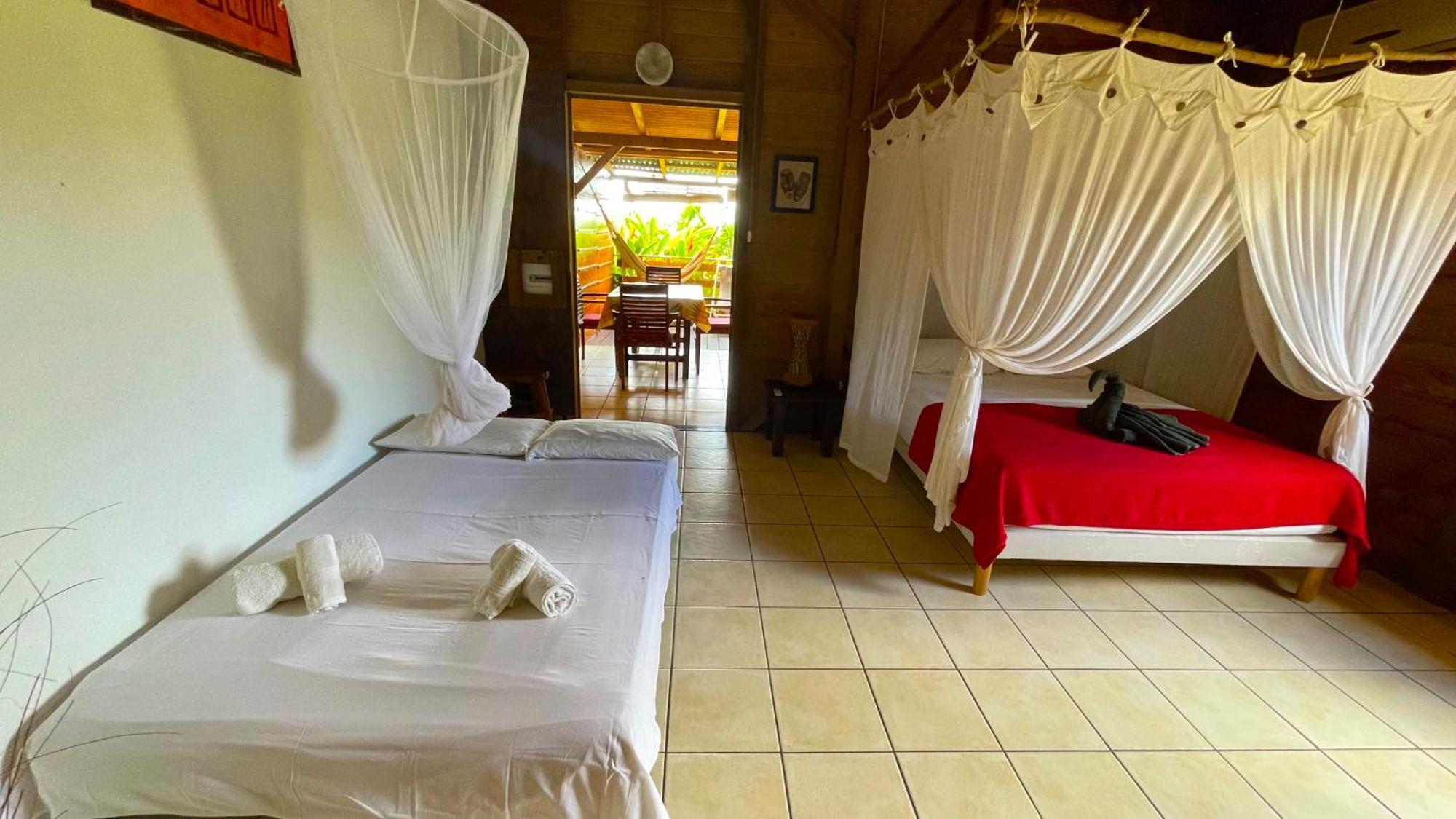 Gites Les Calebassiers Deshaies Room photo