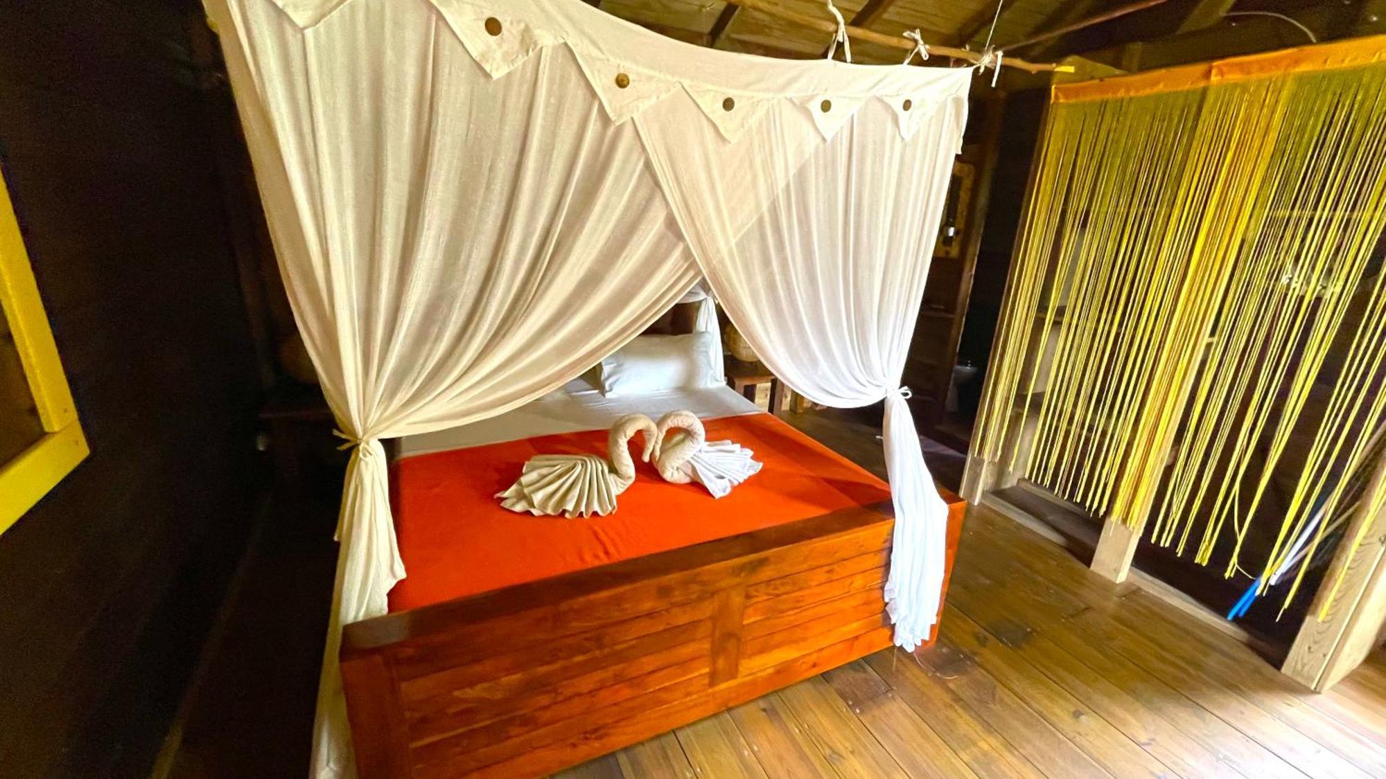 Gites Les Calebassiers Deshaies Room photo
