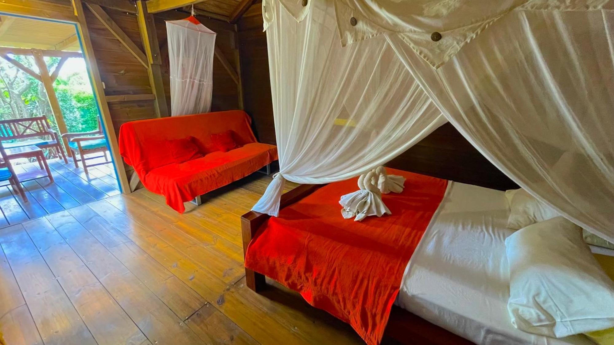 Gites Les Calebassiers Deshaies Room photo
